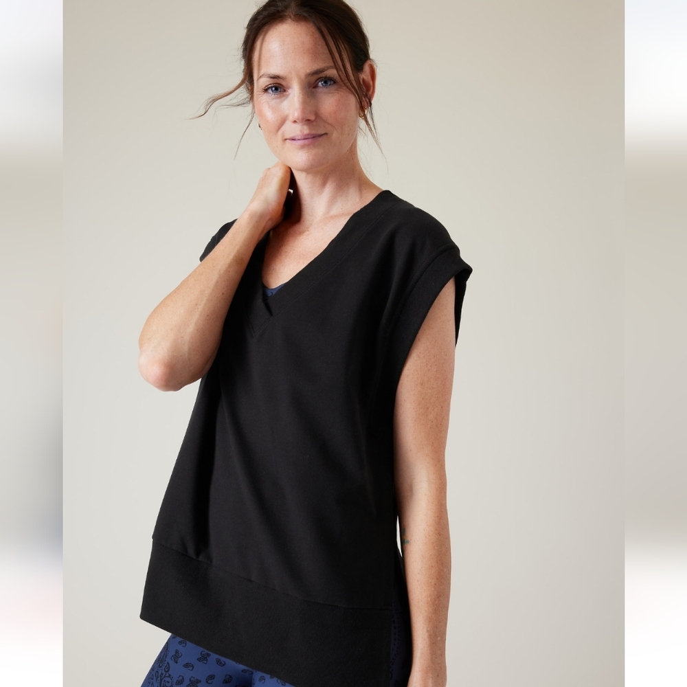 NWT Althleta size S Retroterry V-Neck Sweatshirt Tee